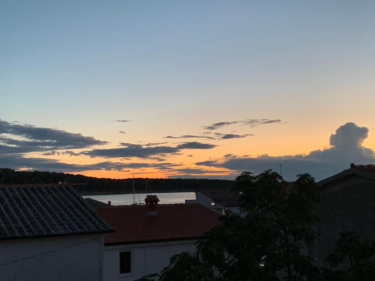 Apartman Theresa Barbat na Rabu Екстериор снимка