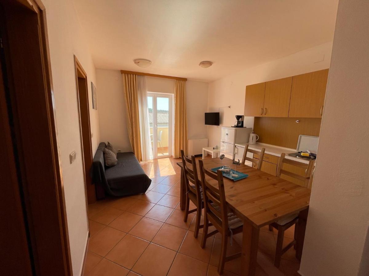 Apartman Theresa Barbat na Rabu Екстериор снимка